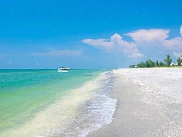 Four Bedroom Captiva Vacation Rental with Pool & Gulf Views