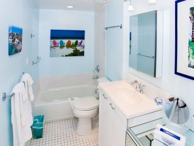 white blu bathroom with tub