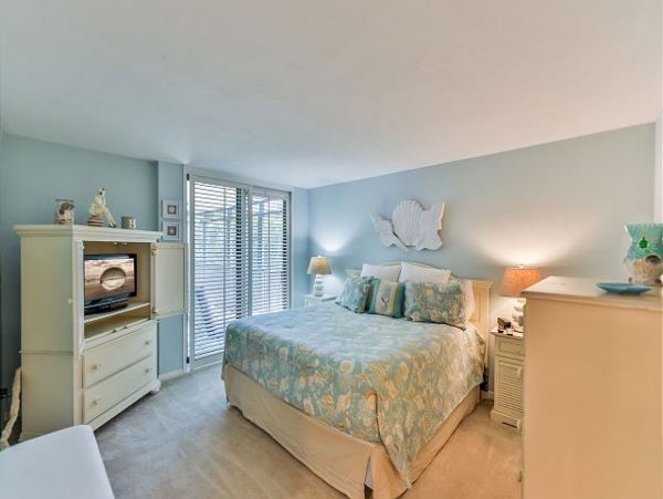 Sanibel Vacation Condo Sleeps Six Guests On Beach