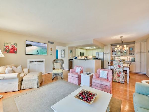 Sanibel Vacation Condo Sleeps Six Guests On Beach