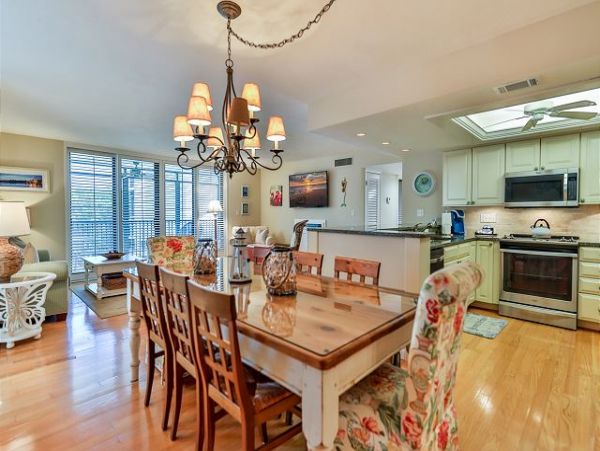 Sanibel Vacation Condo Sleeps Six Guests On Beach