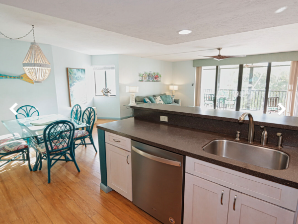 Sanibel Walk to Beach Vacation Condo Sleep Six