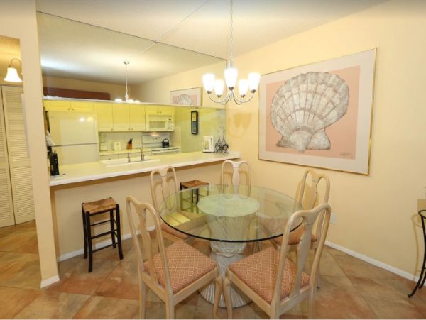 An Amazing Beach Retreat on Sunny Sanibel island Sleeps Six