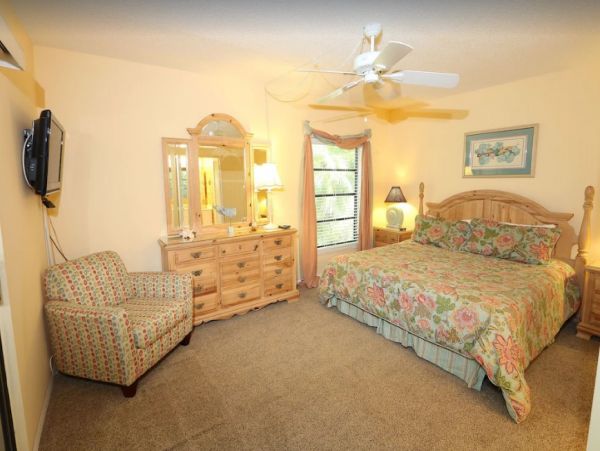 An Amazing Beach Retreat on Sunny Sanibel island Sleeps Six