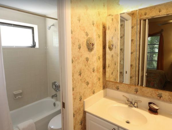 An Amazing Beach Retreat on Sunny Sanibel island Sleeps Six
