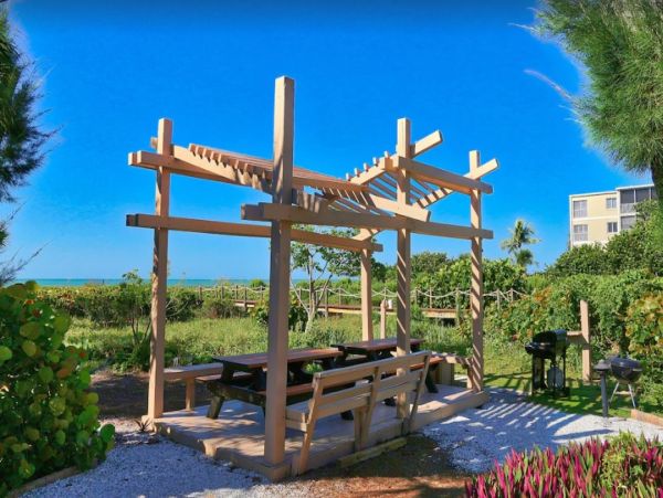 An Amazing Beach Retreat on Sunny Sanibel island Sleeps Six