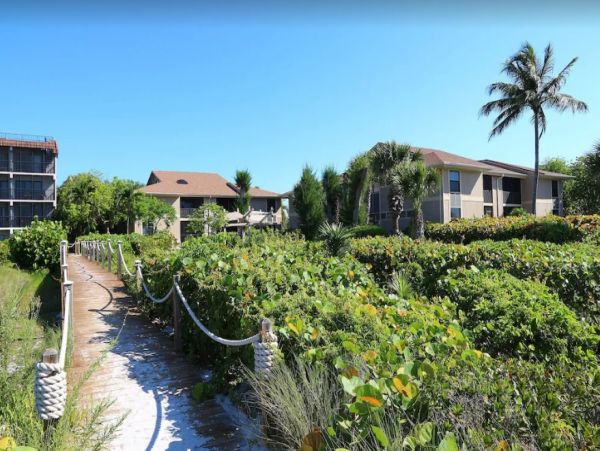 An Amazing Beach Retreat on Sunny Sanibel island Sleeps Six
