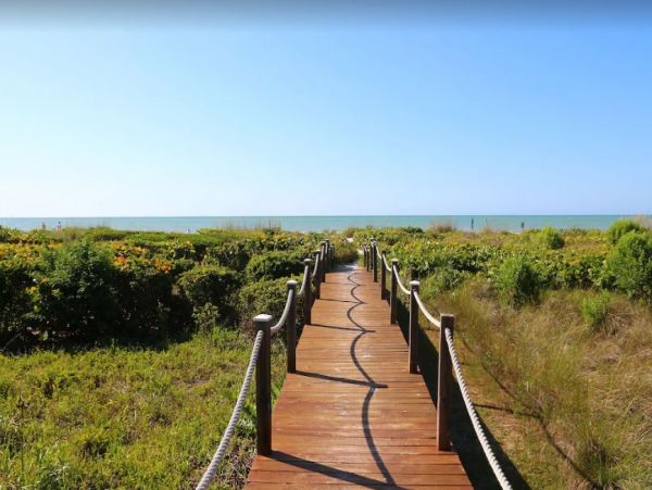 An Amazing Beach Retreat on Sunny Sanibel island Sleeps Six