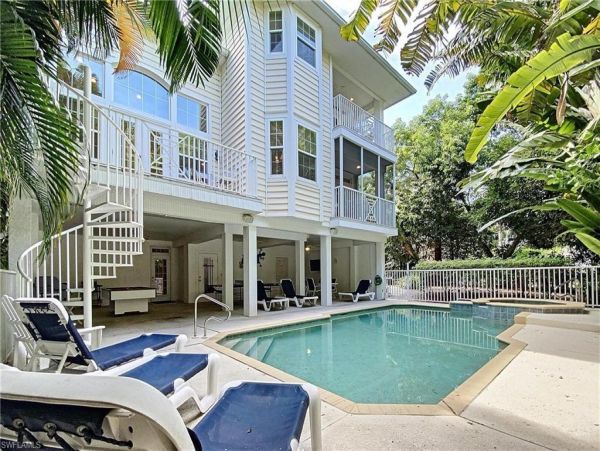 Four Bedroom Walk to Beach Home in Captiva