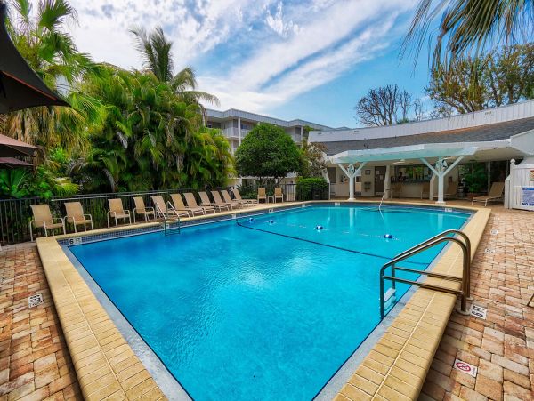 Sanibel Two Bedroom Vacation Condo on Beach - Sleeps Six