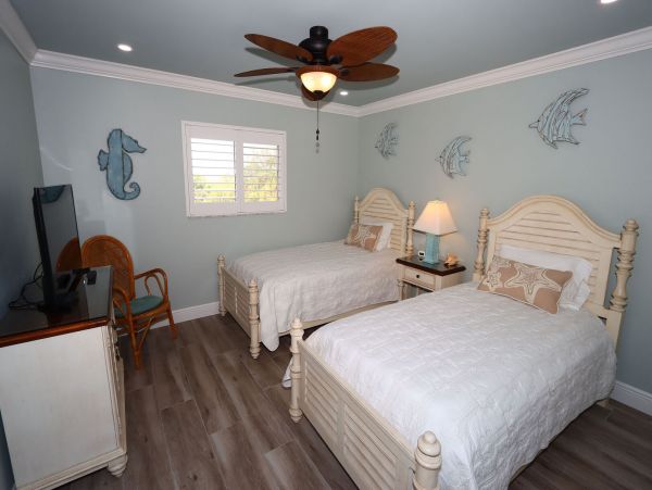 Sanibel Two Bedroom Vacation Condo on Beach - Sleeps Six