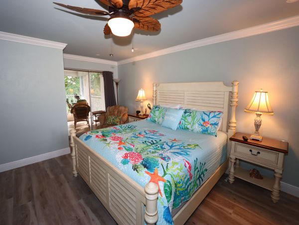 Sanibel Two Bedroom Vacation Condo on Beach - Sleeps Six
