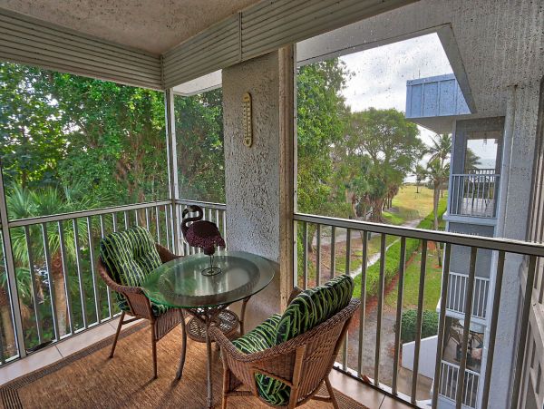 Sanibel Two Bedroom Vacation Condo on Beach - Sleeps Six