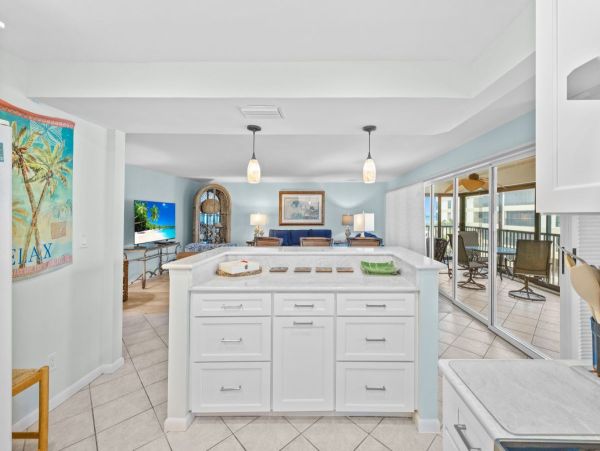 Sanibel 3 Bedroom Vacation Condo on Beach Sleeps 8 Guests Partial View Gulf NEW ARRIVAL