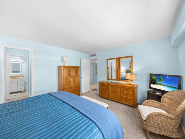 Sanibel 3 Bedroom Vacation Condo on Beach Sleeps 8 Guests Partial View Gulf NEW ARRIVAL