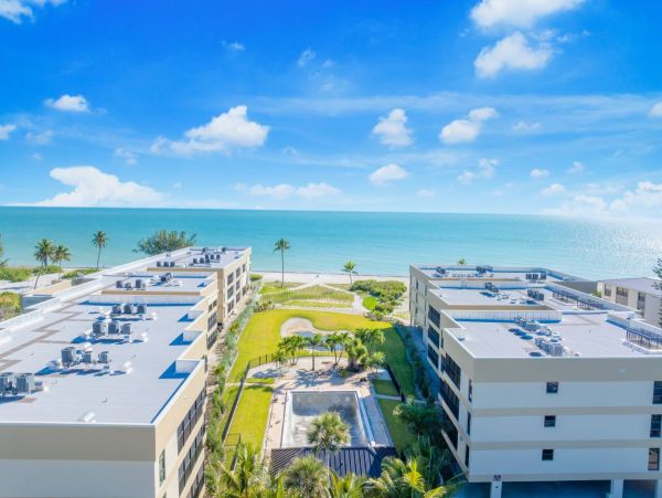 Sanibel 3 Bedroom Vacation Condo on Beach Sleeps 8 Guests Partial View Gulf NEW ARRIVAL
