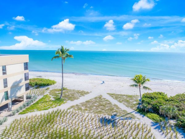 Sanibel 3 Bedroom Vacation Condo on Beach Sleeps 8 Guests Partial View Gulf NEW ARRIVAL