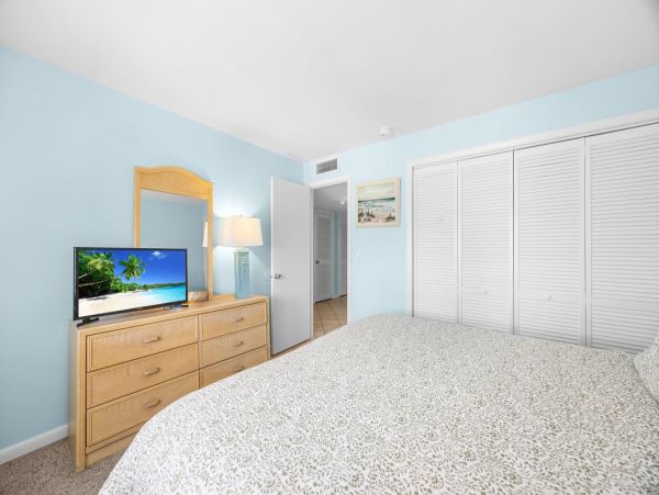 Sanibel 3 Bedroom Vacation Condo on Beach Sleeps 8 Guests Partial View Gulf NEW ARRIVAL
