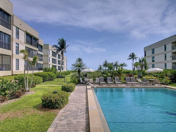Sanibel 3 Bedroom Vacation Condo on Beach Sleeps 8 Guests Partial View Gulf NEW ARRIVAL