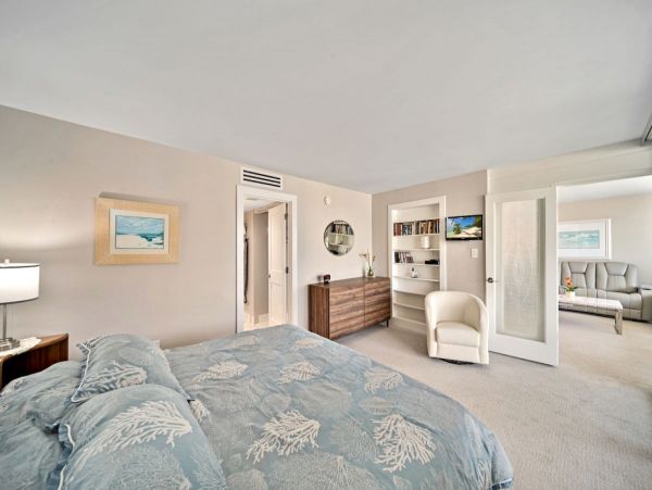 Sanibel Beachfront Condo with Gulf Views & Pool Access