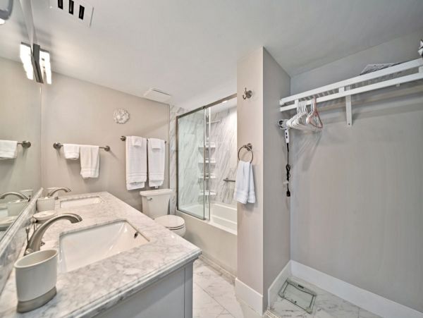 Sanibel Beachfront Condo with Gulf Views & Pool Access