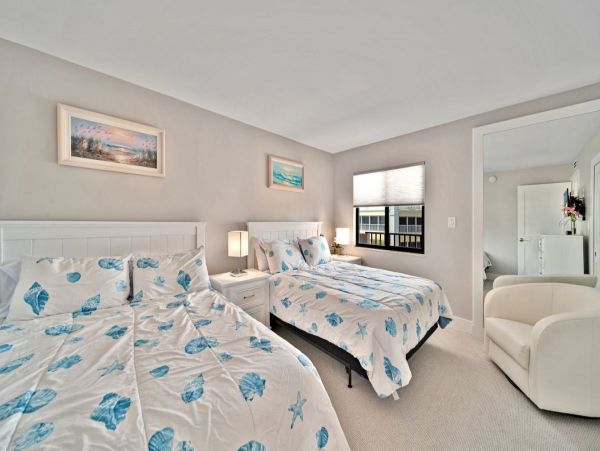 Sanibel Beachfront Condo with Gulf Views & Pool Access