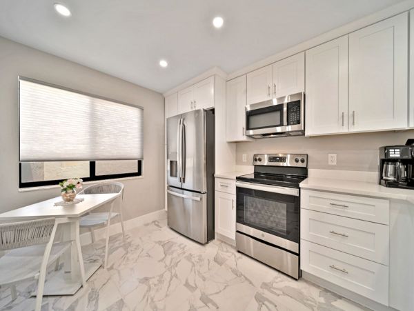 Sanibel Beachfront Condo with Gulf Views & Pool Access