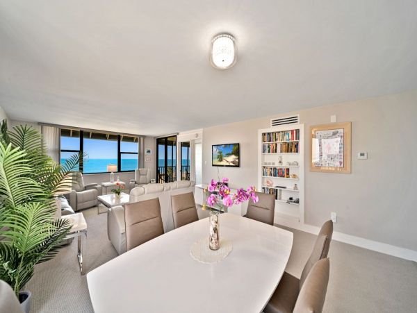Sanibel Beachfront Condo with Gulf Views & Pool Access