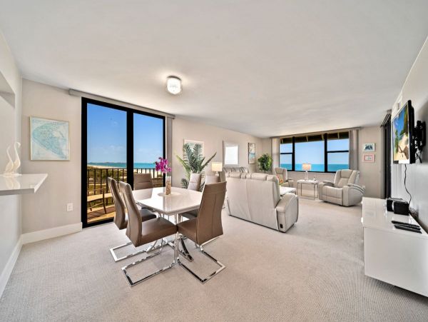 Sanibel Beachfront Condo with Gulf Views & Pool Access