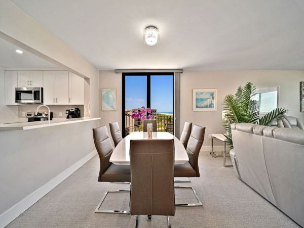 Sanibel Beachfront Condo with Gulf Views & Pool Access