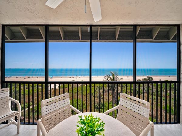 Sanibel Beachfront Condo with Gulf Views & Pool Access