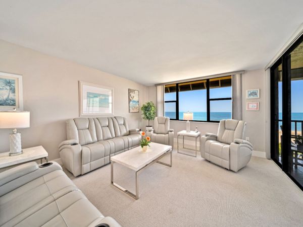 Sanibel Beachfront Condo with Gulf Views & Pool Access