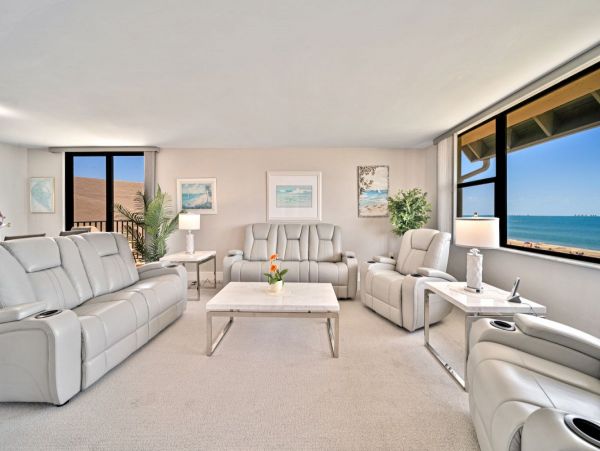 Sanibel Beachfront Condo with Gulf Views & Pool Access