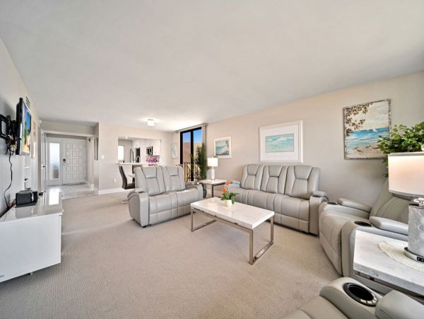 Sanibel Beachfront Condo with Gulf Views & Pool Access