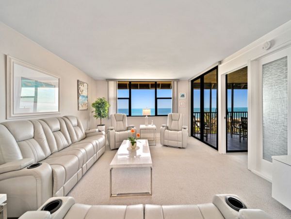 Sanibel Beachfront Condo with Gulf Views & Pool Access
