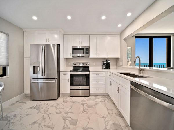 Sanibel Beachfront Condo with Gulf Views & Pool Access