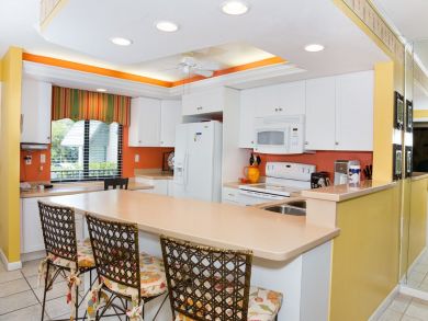Well Stocked Kitchen with Breakfast Bar