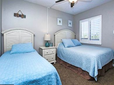 Sanibel Vacation Condo Sleeps Six Guests Partial Gulf Views