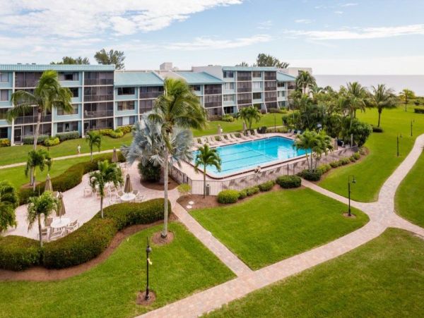 Sanibel Island Vacation Rental | Updated 2-Bedroom Condo with Gulf Views