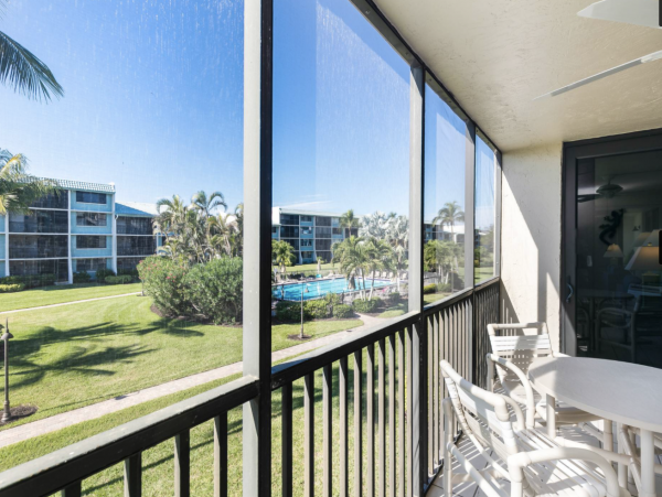 Beach Condo Wonderful Sanibel Location Sleeps 4