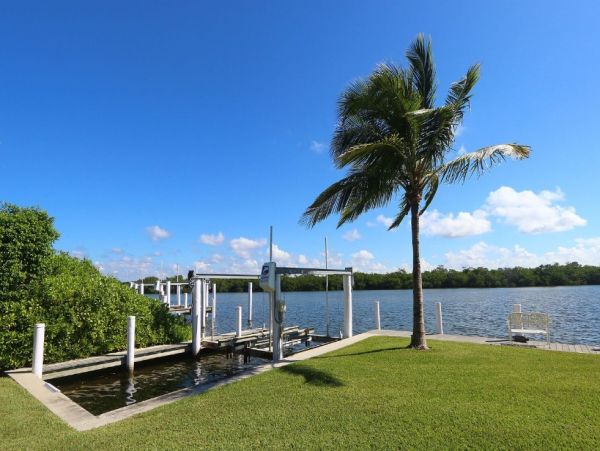A Rare Eight Bedroom Captiva Vacation Rental with Pool
