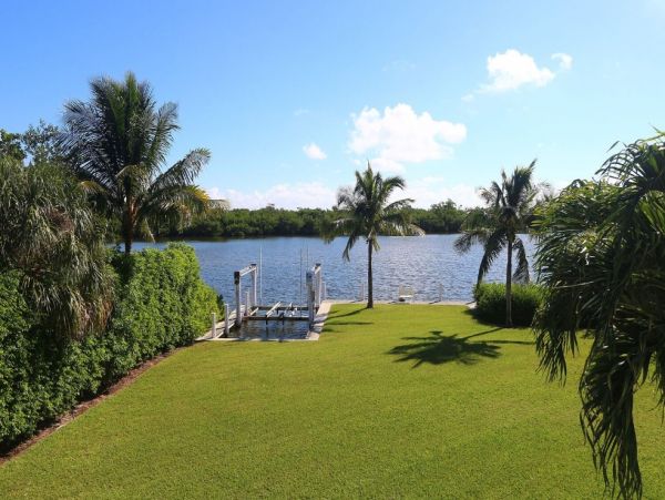 A Rare Eight Bedroom Captiva Vacation Rental with Pool
