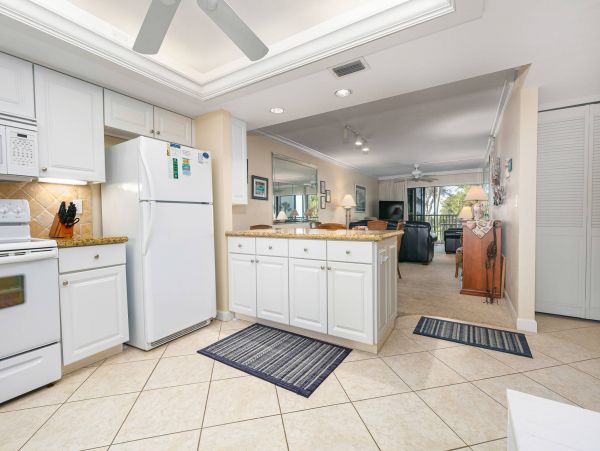 Two Bedroom Condo in Sanibel Located on Beach