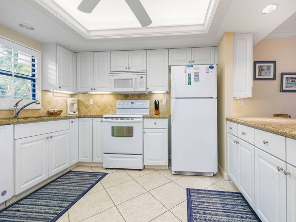 Two Bedroom Condo in Sanibel Located on Beach