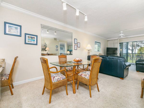 Two Bedroom Condo in Sanibel Located on Beach