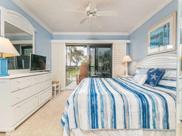 Two Bedroom Condo in Sanibel Located on Beach
