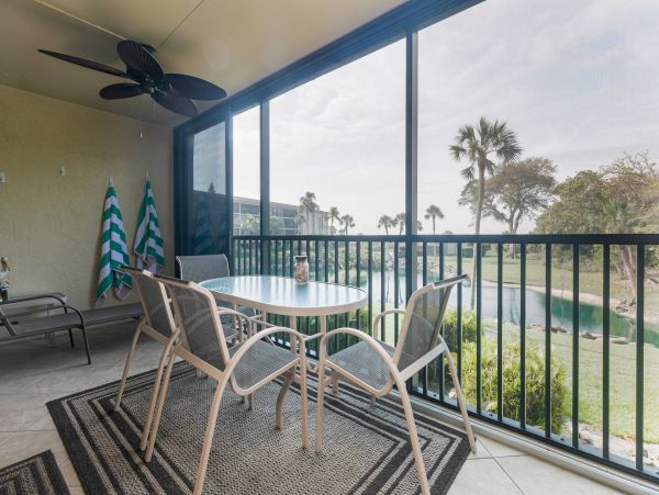 Two Bedroom Condo in Sanibel Located on Beach