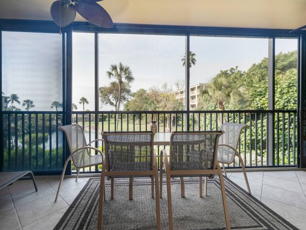 Two Bedroom Condo in Sanibel Located on Beach