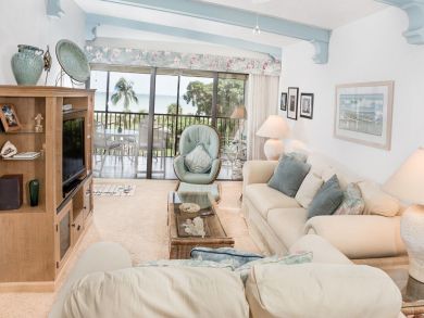 Right on the Beach Great Rental Accommodation
