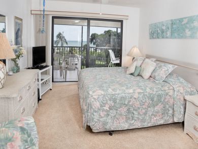 Right on the Beach Great Rental Accommodation